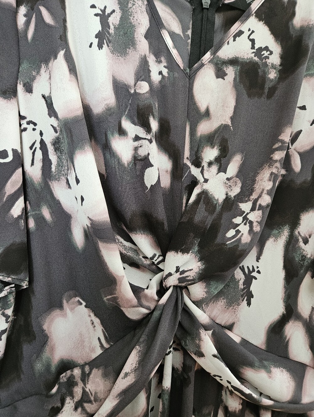 Simply Vera Vera Wang Charcoal, Blush & White Floral Twist-Front Midi Dress - Picture 3 of 10